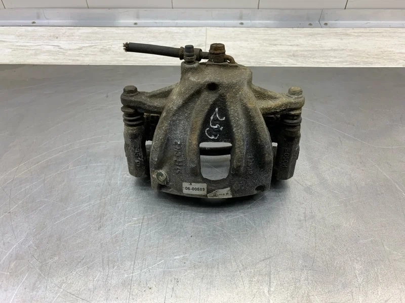 Суппорт тормозной Toyota Avensis 2007 4773005060 УНИВЕРСАЛ 1ADFTV, передний правый