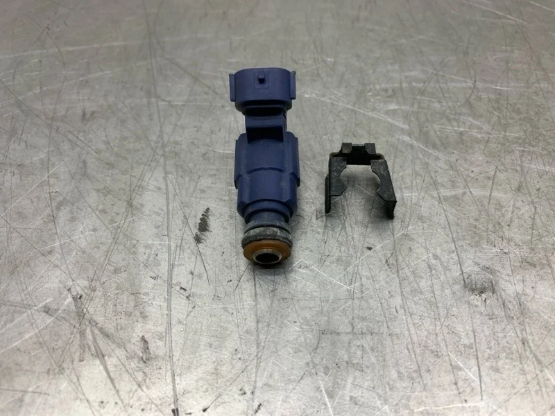 Форсунка топливная Hyundai I30 2010 353102B000 УНИВЕРСАЛ G4FA