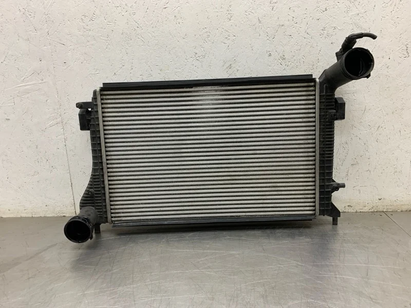 Радиатор интеркулера Skoda Octavia 2008 1K0145803Q УНИВЕРСАЛ BLS