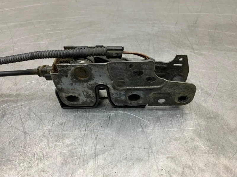 Замок капота Volkswagen Tiguan 2008 5N0823509A ВНЕДОРОЖНИК CBAB