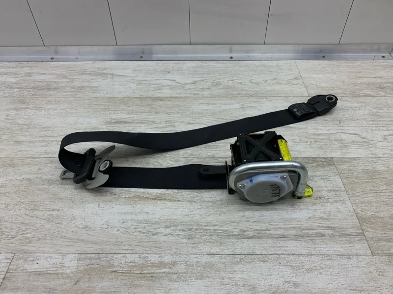 Ремень безопасности Toyota Avensis 2007 50109A02UQ УНИВЕРСАЛ 1ADFTV, передний правый