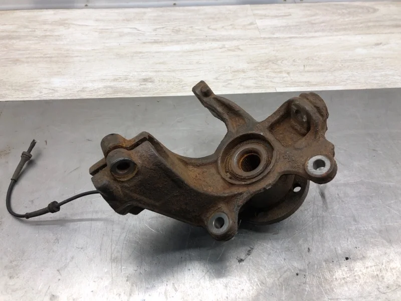 Кулак поворотный Volvo V60 2015 31201286 УНИВЕРСАЛ D4162T, передний правый