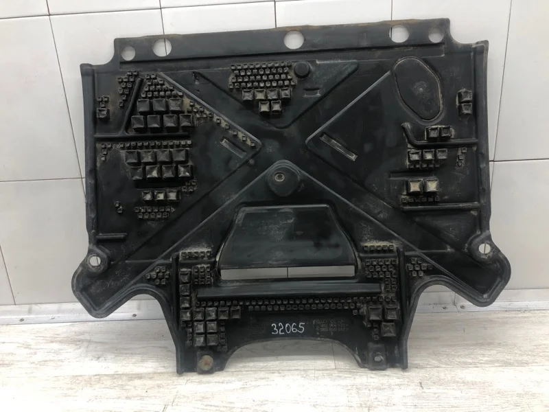 Защита двигателя Audi A4 2008 8K1863822L СЕДАН CAGA