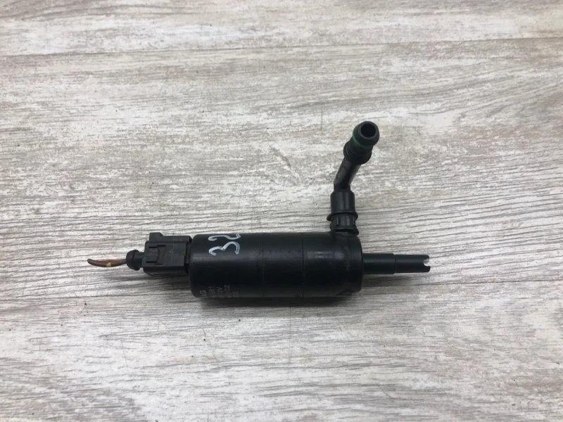 Насос омывателя Volkswagen Golf 2011 3B7955681 ХЭТЧБЕК CAYC