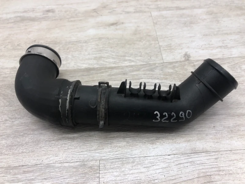 Патрубок интеркулера Skoda Octavia 2008 3C0145770B УНИВЕРСАЛ BLS