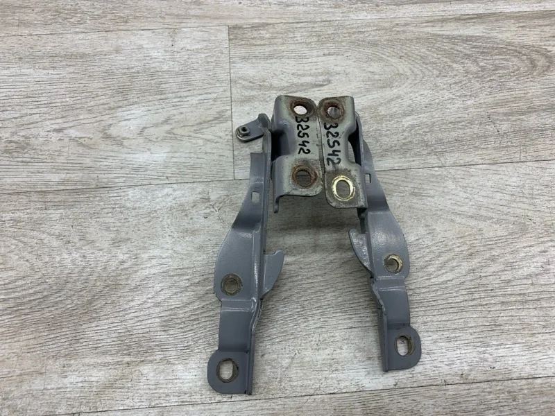 Петля капота Kia Sportage 2005 791101F000 КРОССОВЕР D4EA