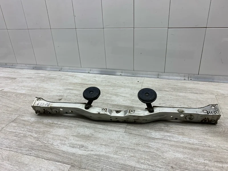 Рамка радиатора Toyota Avensis 2006 5321605030 УНИВЕРСАЛ 3ZZFE