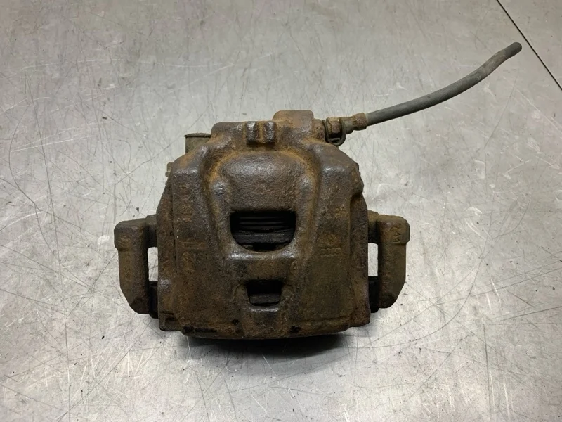 Суппорт тормозной Audi A4 2008 8K0615124C УНИВЕРСАЛ CAGA, передний правый