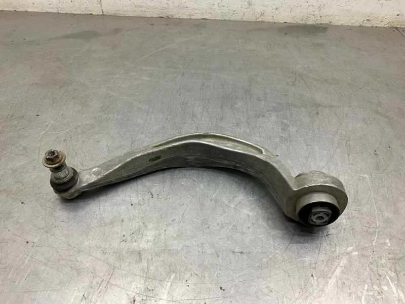 Рычаг подвески Audi A4 2008 8K0407697E УНИВЕРСАЛ CAGA, передний правый