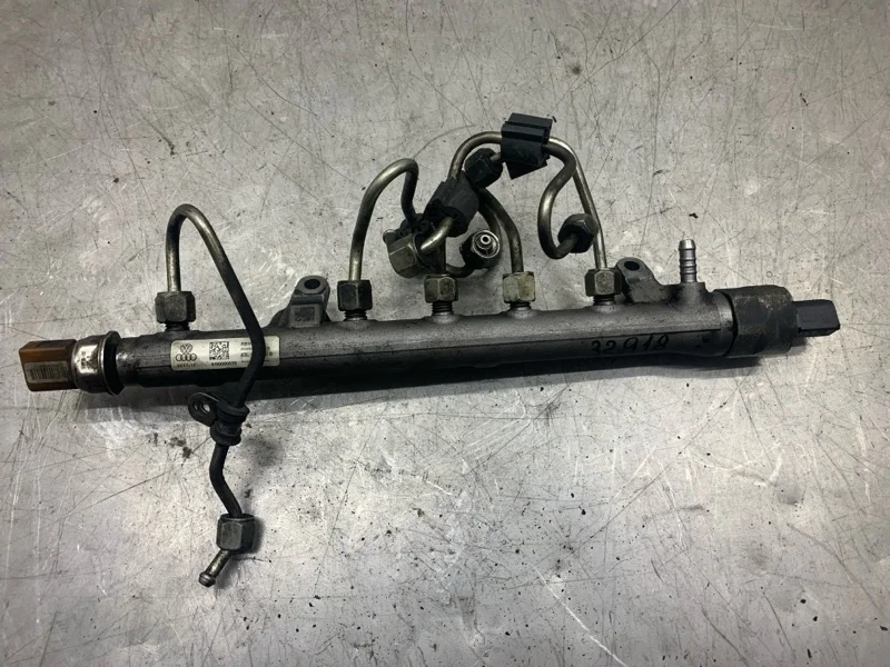 Рампа топливная Skoda Octavia 2010 03L130089B УНИВЕРСАЛ CAYC