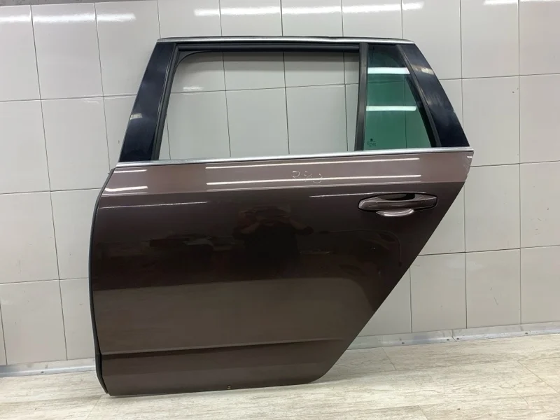 Дверь Skoda Octavia 2013 5E9833311 УНИВЕРСАЛ CJZA, задняя левая