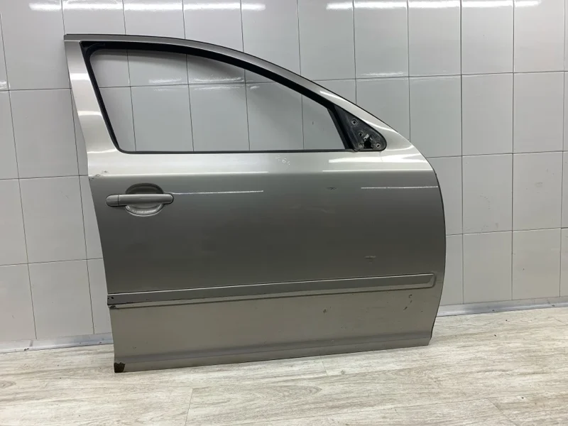 Дверь Skoda Octavia 2009 1Z1837656N УНИВЕРСАЛ BLS, передняя правая