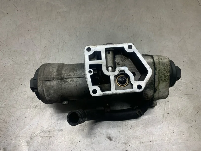 Корпус масляного фильтра Skoda Octavia 2009 045115389J УНИВЕРСАЛ BLS