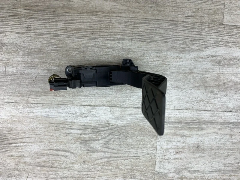 Педаль газа Audi A4 2014 8K1723523A УНИВЕРСАЛ CGLC