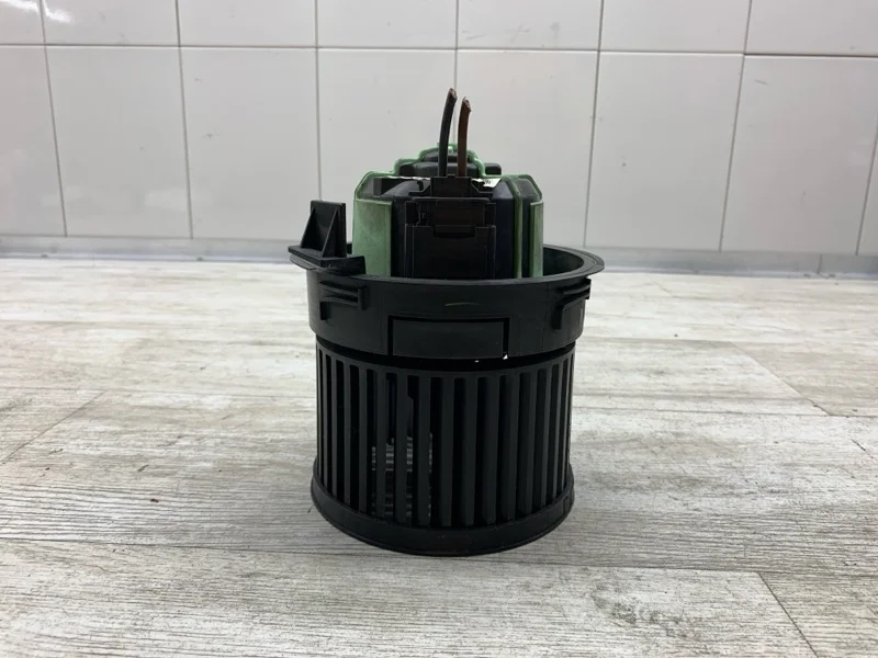 Моторчик печки Peugeot 308 2011 6441CZ ХЭТЧБЕК 9HP (DV6DTED)