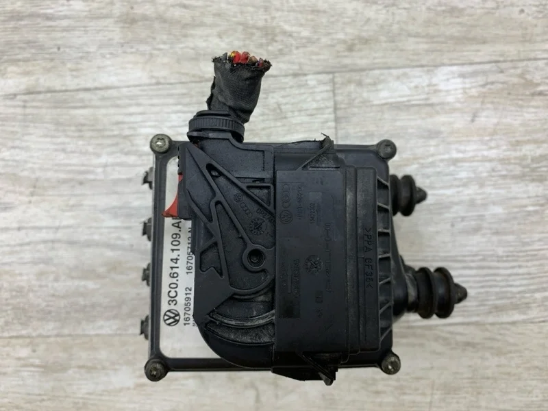 Блок АБС Volkswagen Passat 2009 3C0614109AF УНИВЕРСАЛ CBAB