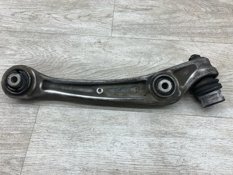 Рычаг подвески нижний Audi A6 2012 8K0407152F УНИВЕРСАЛ CLAA, передний правый