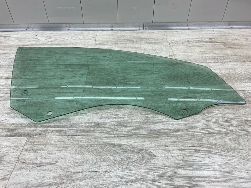 Стекло двери Skoda Octavia 2013 5E0845202A УНИВЕРСАЛ CJZA, переднее правое