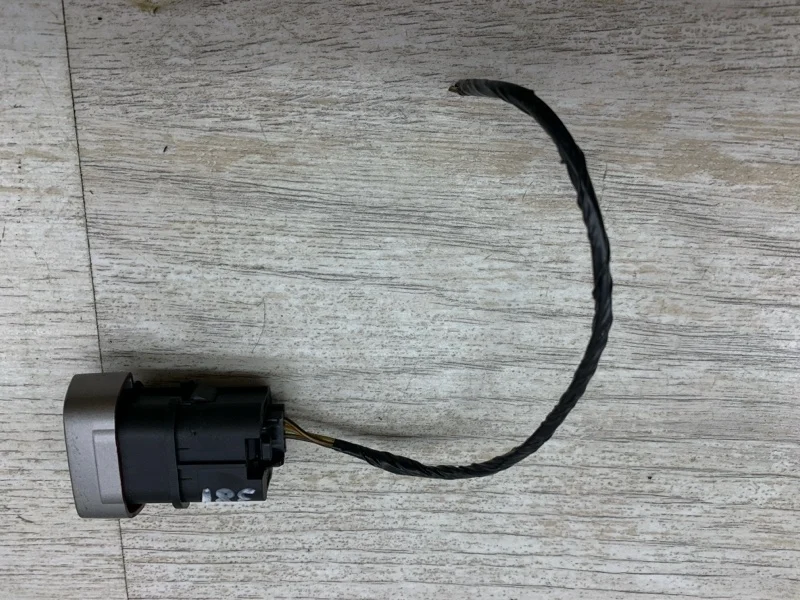 Кнопка аварийной остановки Ford Focus 2010 1556970 УНИВЕРСАЛ DV6T GPDA