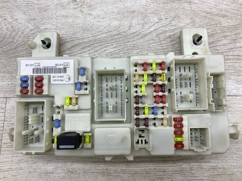 Блок предохранителей Ford Focus 2010 2027109 УНИВЕРСАЛ DV6T GPDA