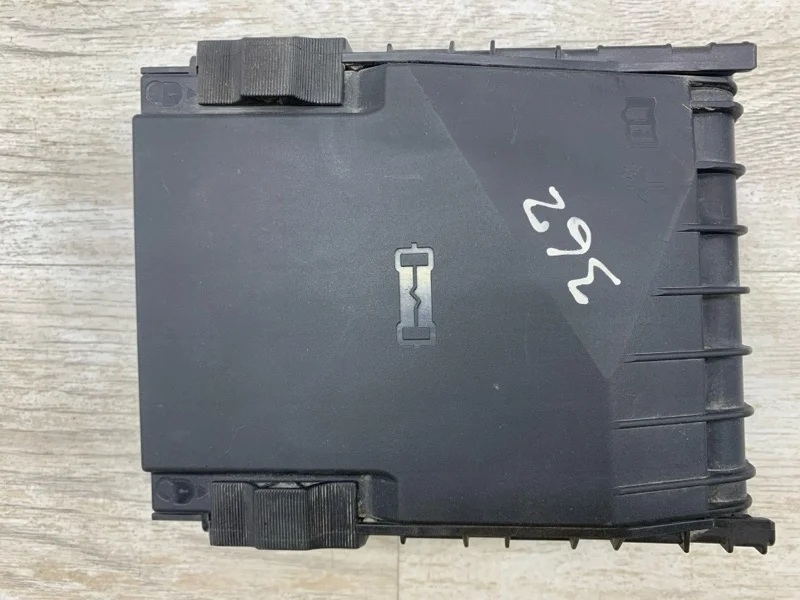 Блок предохранителей Skoda Octavia 2008 1K0937125A СЕДАН BLS