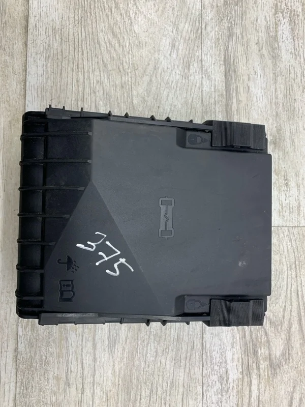 Блок предохранителей Volkswagen Scirocco 2009 1K0937125D ХЭТЧБЕК CBDB