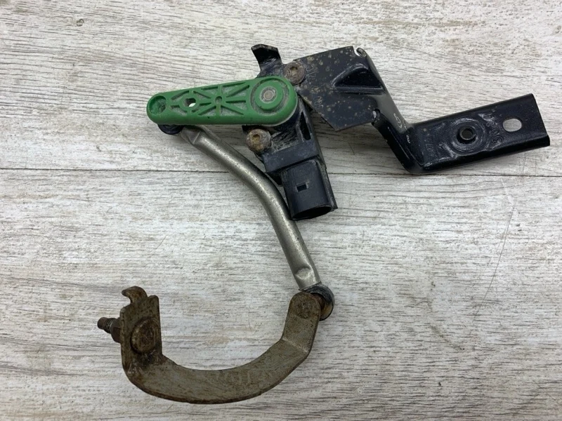 Датчик положения подвески дорожного просвета Skoda Octavia 2015 5Q0907503 УНИВЕРСАЛ CUNA