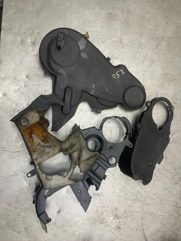 Накладка на ДВС Volkswagen Caddy 2011 03L109107 ФУРГОН CAYE