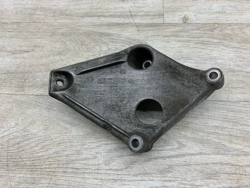 Кронштейн двигателя Bmw 3 2014 22116784825 УНИВЕРСАЛ N47 D20 C