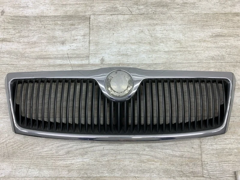 Решетка радиатора Skoda Octavia 2008 1Z0853668 УНИВЕРСАЛ BLS