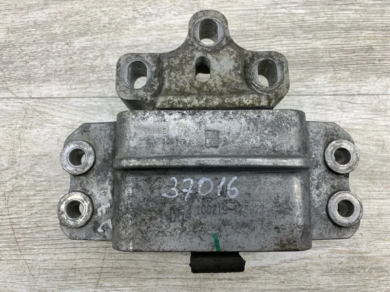 Подушка двигателя Volkswagen Passat Cc 2010 3C0199555R СЕДАН CBBB