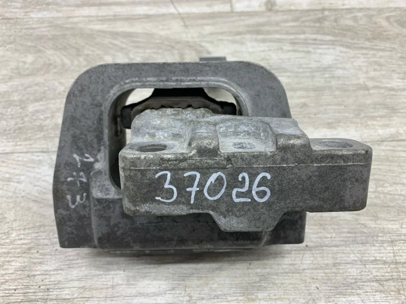 Подушка двигателя Skoda Octavia 2013 5Q0199262BD УНИВЕРСАЛ CJZA