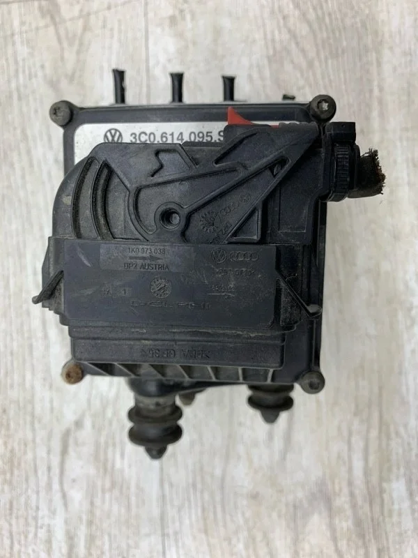 Блок АБС Volkswagen Passat B6 2006 3C0614109A СЕДАН BMR