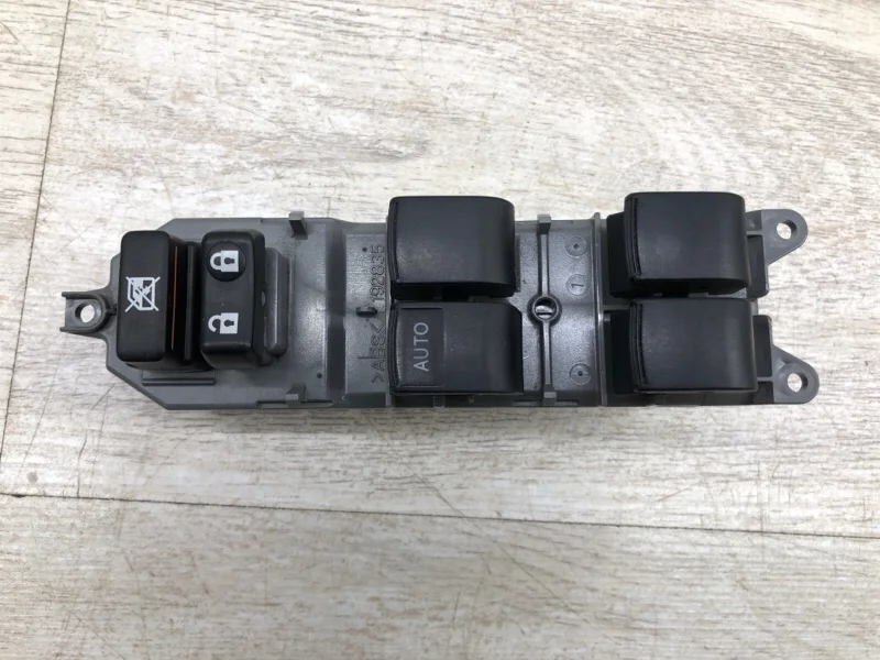 Блок управления стеклоподъемниками Toyota Urban Cruiser 2011 8482012520 ХЭТЧБЕК 1ND-TV, передний левый