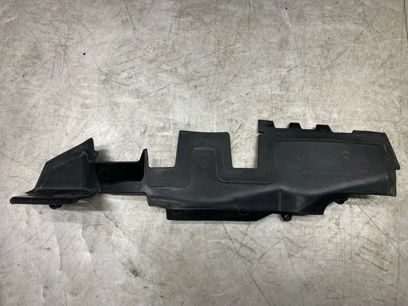 Пыльник радиатора Volkswagen Passat B7 2012 3AA121283 УНИВЕРСАЛ CFGB, передний левый