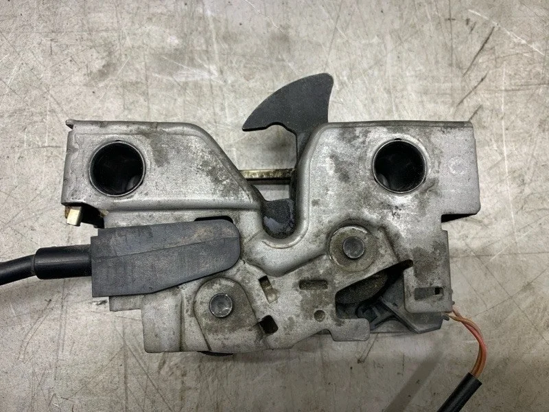 Замок капота Skoda Octavia 2015 5E0823509B УНИВЕРСАЛ CUNA