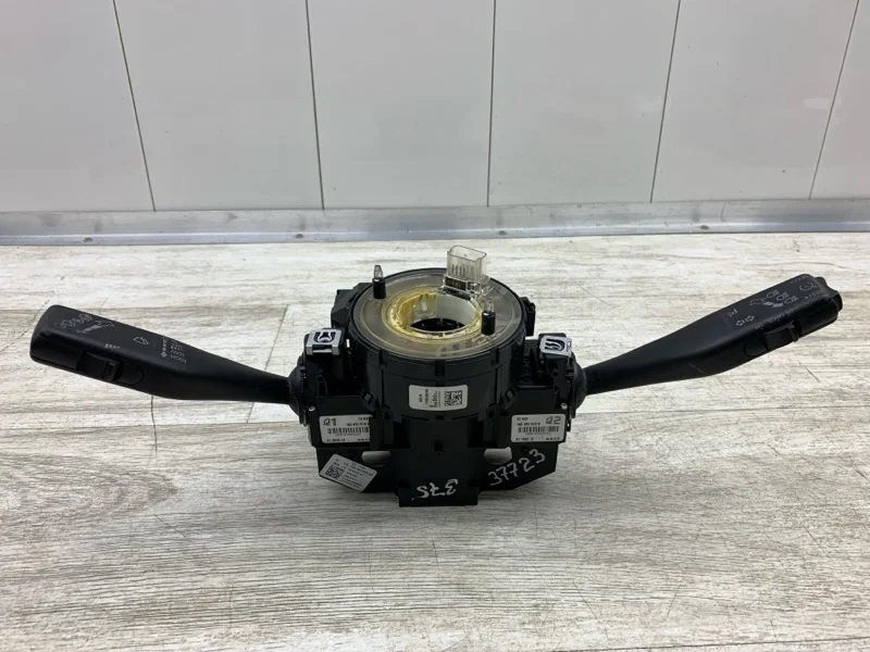 Подрулевой переключатель стрекоза Volkswagen Scirocco 2009 1K0953513G ХЭТЧБЕК CBDB