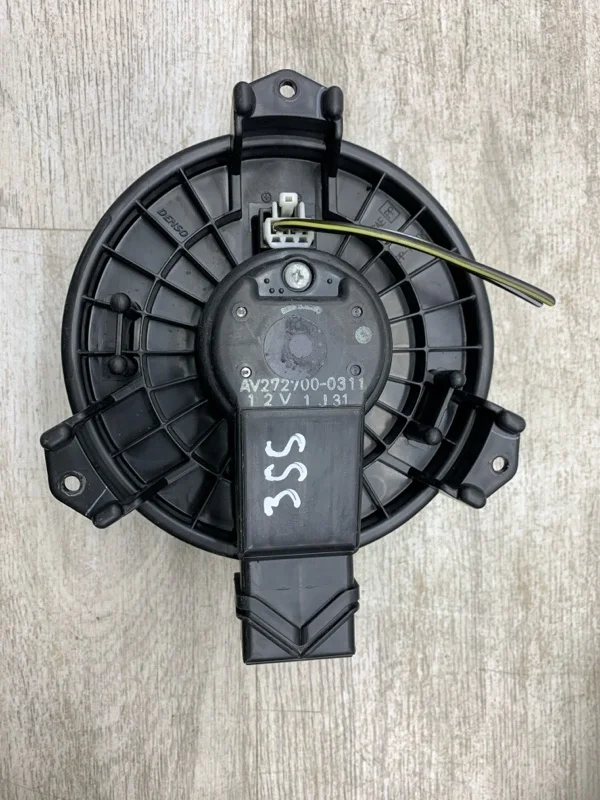 Моторчик печки Suzuki Swift 2007 7415062JA0 ХЭТЧБЕК M13A