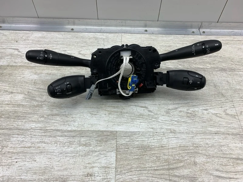 Подрулевой переключатель стрекоза Peugeot Partner 2016 98062246XT ФУРГОН BH02 (DV6FD)