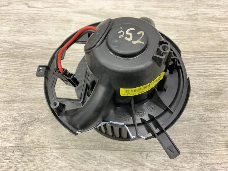 Моторчик печки Skoda Octavia 2010 1K1820015J УНИВЕРСАЛ CBZB