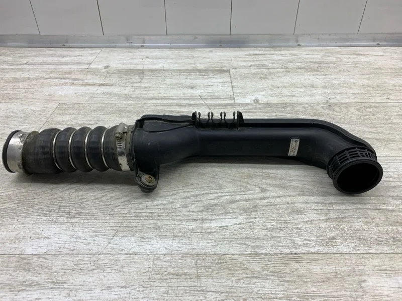 Патрубок интеркулера Skoda Octavia 2008 3C0145762AL СЕДАН BLS