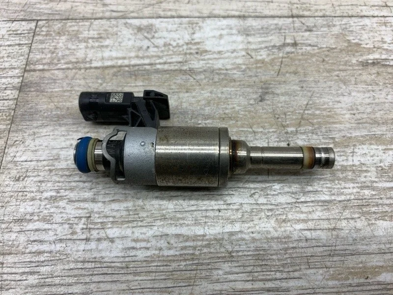 Форсунка топливная Skoda Octavia 2013 04E906036E УНИВЕРСАЛ CJZA