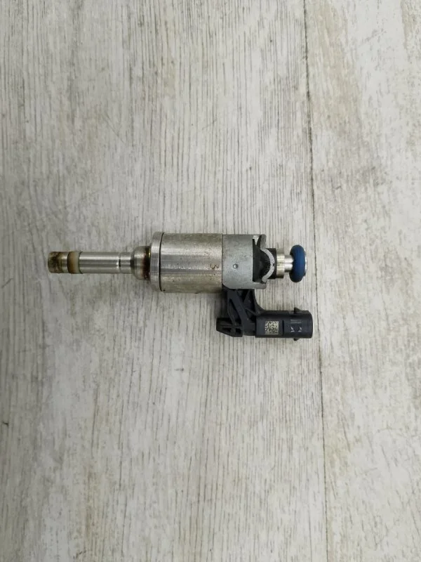 Форсунка топливная Skoda Octavia 2013 04E906036E УНИВЕРСАЛ CJZA