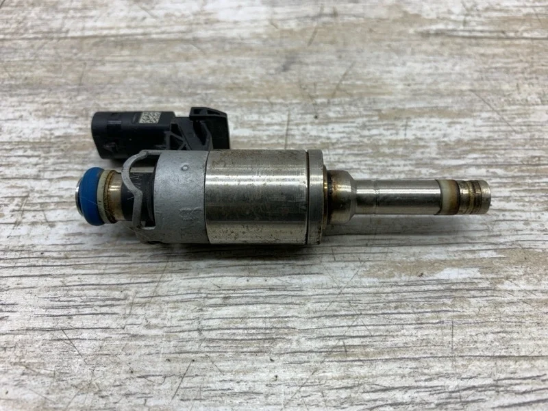 Форсунка топливная Skoda Octavia 2013 04E906036E УНИВЕРСАЛ CJZA