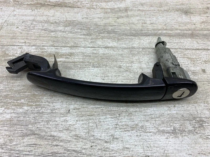 Ручка двери внешняя Skoda Octavia 2010 3B0837207G УНИВЕРСАЛ CBZB, передняя левая