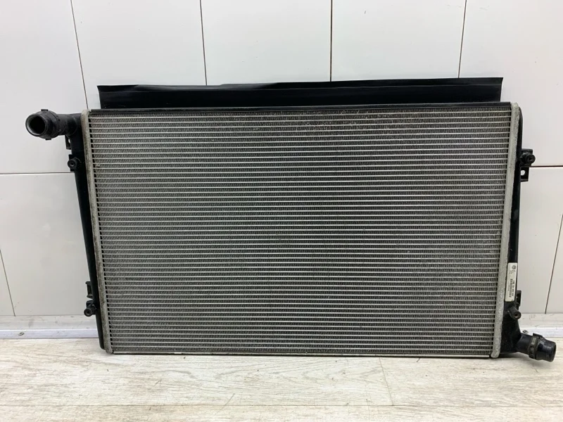 Радиатор охлаждения Skoda Octavia 2008 1K0121251AK СЕДАН BLS