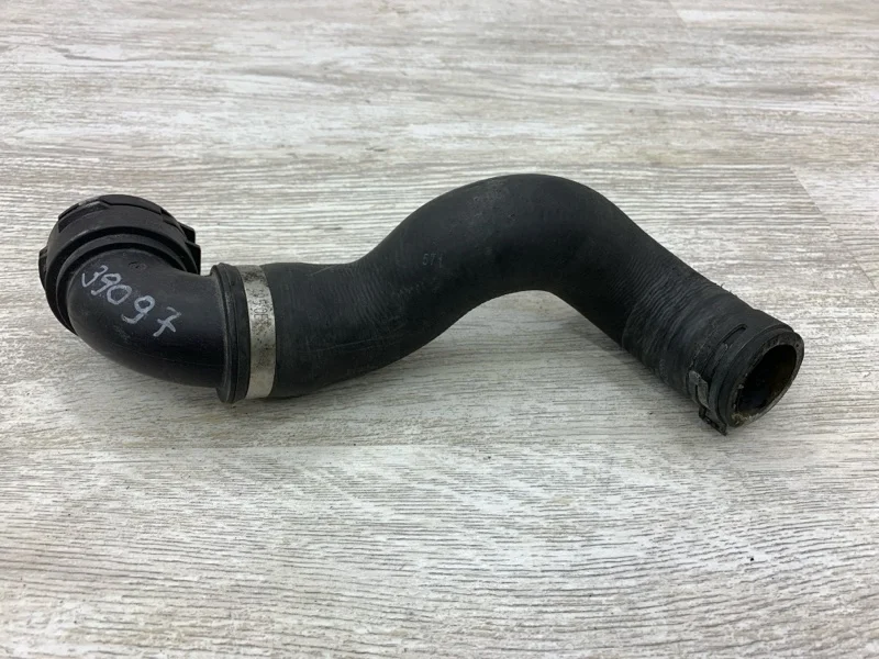 Патрубок системы охлаждения Audi A6 2012 4G0122101B УНИВЕРСАЛ CLAA