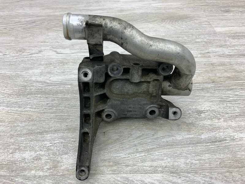 Кронштейн компрессора кондиционера Audi A6 2012 059145169AN УНИВЕРСАЛ CLAA