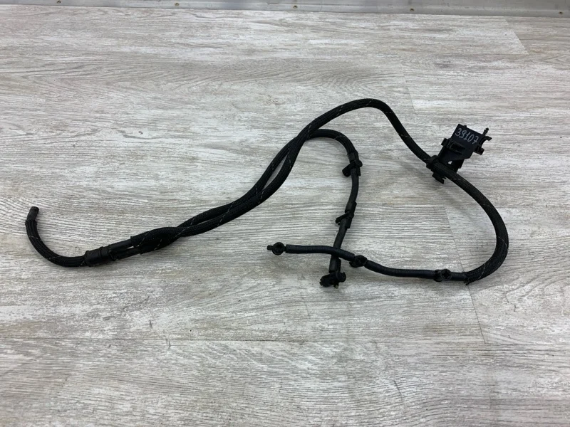 Трубка топливная от рампы Audi A6 2012 059130218AM УНИВЕРСАЛ CLAA