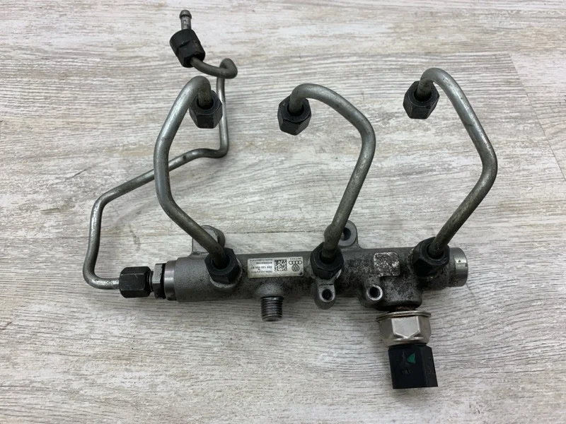 Рампа топливная Audi A6 2012 059130089BT УНИВЕРСАЛ CLAA